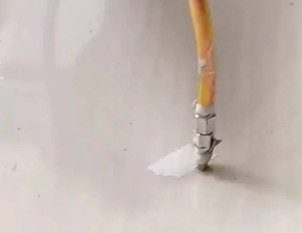 陇西瓷砖空鼓维修公司专业解答在瓷砖铺贴过程中，如果使用的砂料过粗（如全部使用了粗砂），可能会导致以下问题